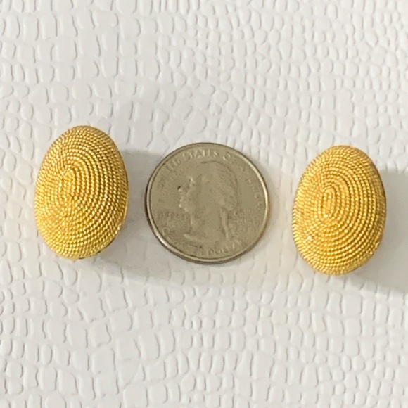 Vintage Designer Premier USA Gold Plated Clip on Earrings - Picture 12 of 13